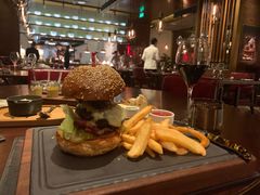 -恰餐厅及酒吧 CHAR Bar & Grill (北京丽都皇冠假日店)