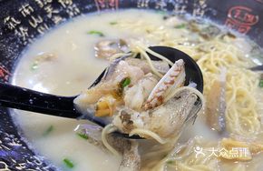 Grilled Clam Noodles with Headfish