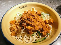 -鹤江桥·红油牛肉粉(SKP店)