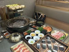 -围炉肉舍•炭烤活鳗•丹东海鲜烤肉(步行街店)