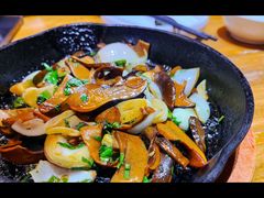 铁盘香煎黑牛肝菌-云海肴·汽锅鸡·云南代表菜(天津国金汇店)