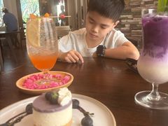 -Chom Cafe and Restaurant