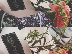 -何兮花店·气球派对鲜花店(马桥银春路万科城店)