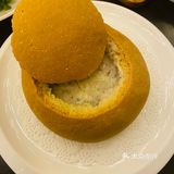 太适合约好友喝酒聊天了。「餐前面包」都是健康的全麦面包