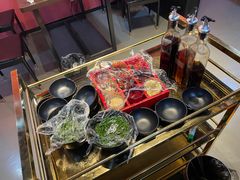 -虾弄弄海派小龙虾·牛羊蝎子火锅