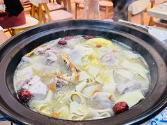 -松哥油焖大虾.小龙虾.黑鸭煲(海岸城店)