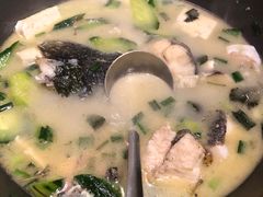 焦滩鱼头-头上红煨盐鸡·非遗院子餐厅