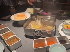 -左庭右院鲜牛肉火锅黑金店(陆家嘴中心店)