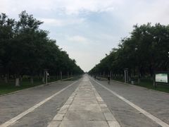 从南望北，远方为前门-永定门公园