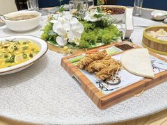 -帅巴人舅母子腊蹄民俗村