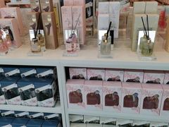 -名创优品(中原万达2F店)