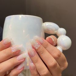 -花岐款式专研健康美甲沙龙