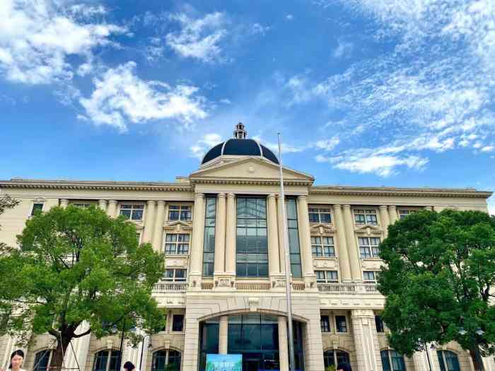 所以去上外松江校区考试～ 虽然挺