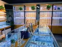 -视野联行眼镜•蔡司•依视路(温江店)