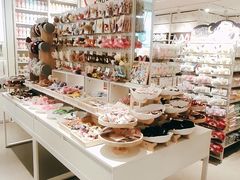 -名创优品(北京新中关购物中心地铁层店)