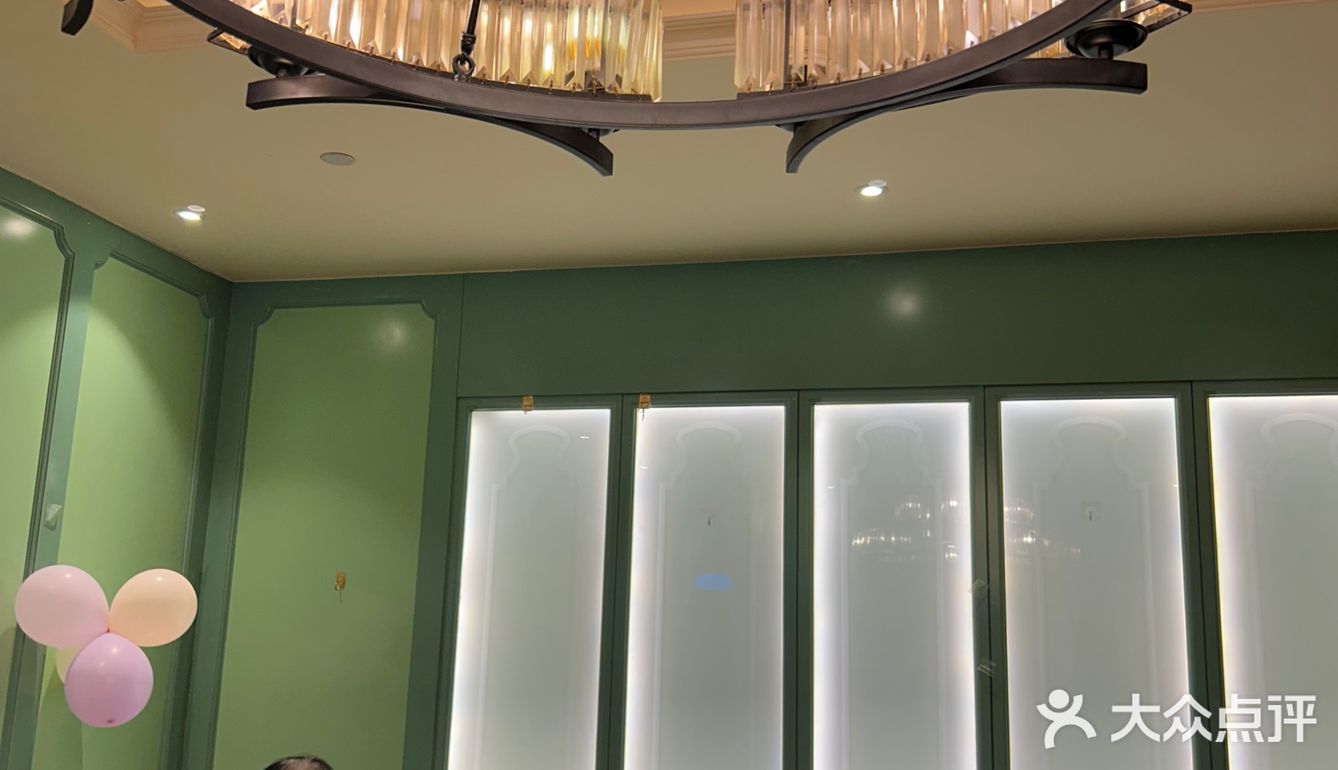 小八仙探店，超赞[吐]