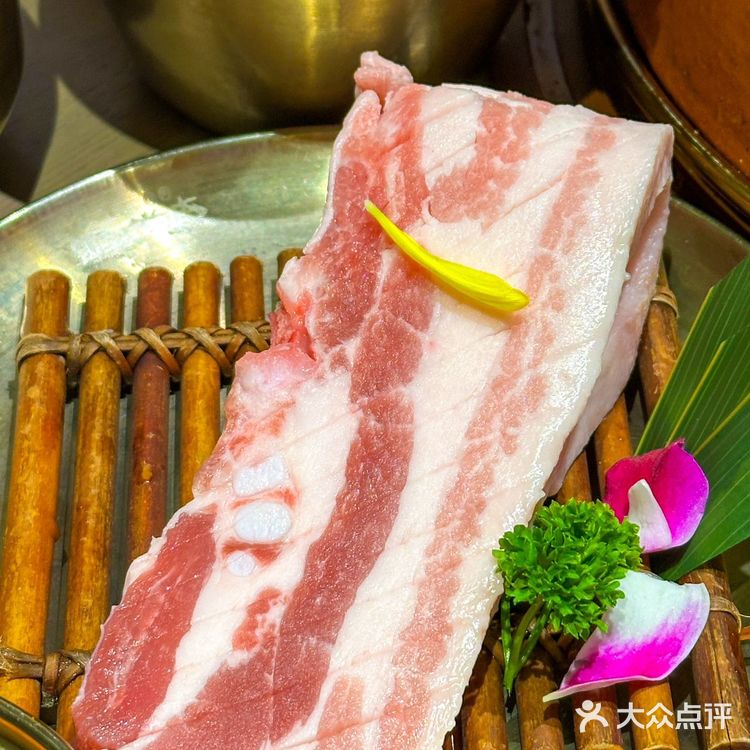 你绝对不会后悔的！快来老太太的泥炉烤肉店吧！