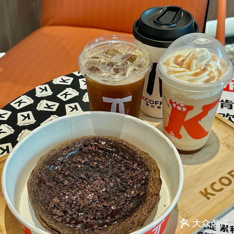 就在肯悦咖啡，巨大的蛋挞来了！