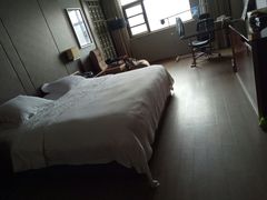 -武汉光谷广场杨家湾地铁站怡程酒店