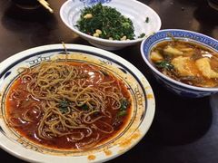 -蓝田九大碗民俗食府(蓝田店)