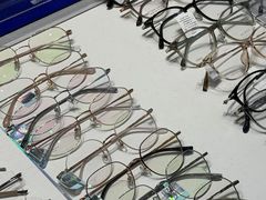 -美式眼镜·授权蔡司.依视路.尼康.豪雅.明月(南翔印象城店)