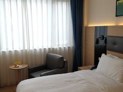 -上海虹桥君丽假日酒店(娄山关路地铁站店)