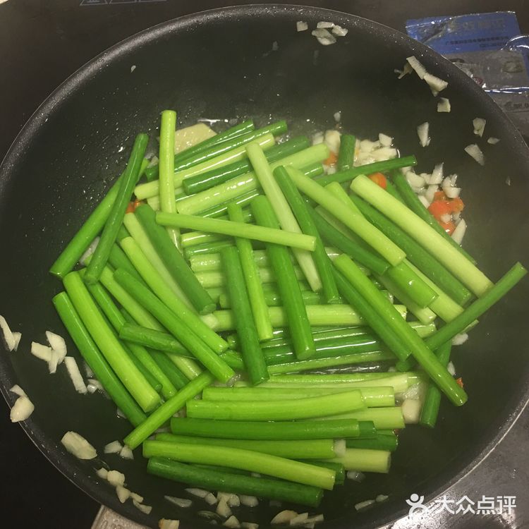 简单粗暴原始做法之清炒蒜苔   