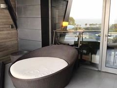 -上海滴水湖皇冠假日酒店