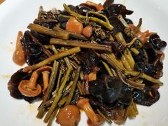 珍菌山野菜-上关雪東北菜(中房金谊店)