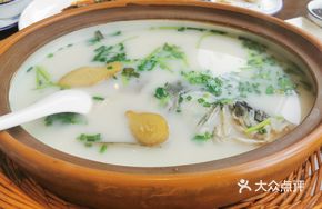 Tianmuhu Pot-Braised Fish Head Soup
