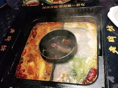 -老牌坊云南鱼豆花火锅(哈西万达店)