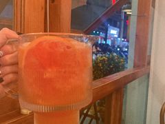 满杯红柚-洛蒂·咖啡与轻食