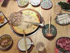 -洱火云南酸菜牛肉火锅(石景山当代商城店)