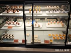 面包甜点陈列柜-万德诺富特酒店·自助餐厅(万德大厦店)