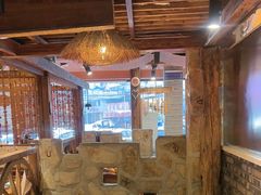 -东巴婆婆云南鱼豆花火锅(大东门店)