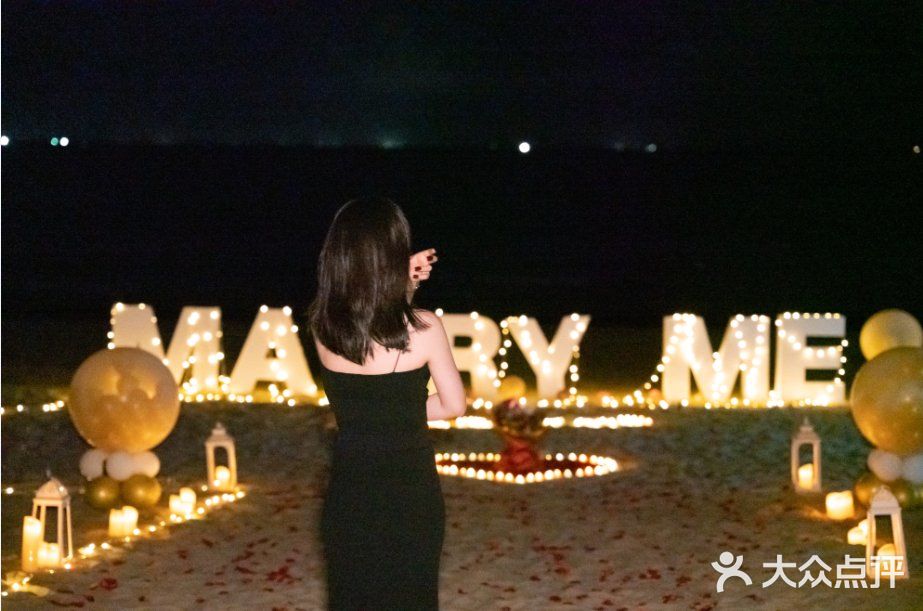 三亚沙滩浪漫求婚布置