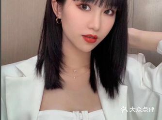 2020网红流行减龄锁骨发