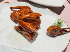 脆皮乳鸽-新荣记(BFC外滩金融中心店)