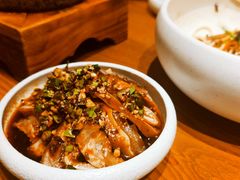 凉拌猪耳朵-云海肴·汽锅鸡·云南代表菜(天山百盛优客店)