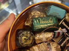-VENCHI 闻绮(上海佛罗伦萨小镇店)
