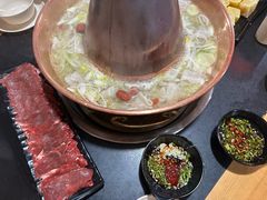 -果松木炭酸菜铜火锅·外婆参鸡汤