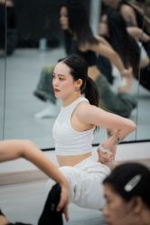 -单色舞蹈