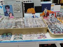 -美式眼镜·授权蔡司.依视路.尼康.豪雅.明月(人民广场店)