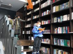 -钟书阁(松江泰晤士小镇店)