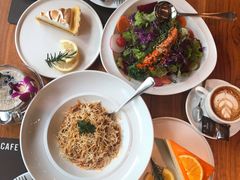 -Chom Cafe and Restaurant