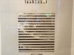 -Nathalie Djurberg与Hans Berg“牛皮纸包裹的月亮”-Prada荣宅当季展览