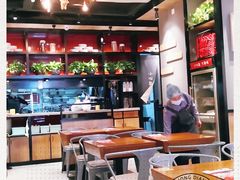 大堂-渝是乎酸菜鱼·川渝小炒(新世界百货望京店)