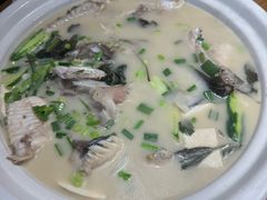 -头上红煨盐鸡·非遗院子餐厅