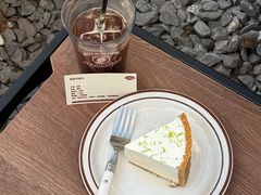 双层酸奶油芝士蛋糕-The Roastery By AllYouWant(福田店)
