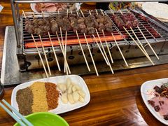 -哈尔滨小酒馆·鲜肉现穿自助烧烤(康新花园店)